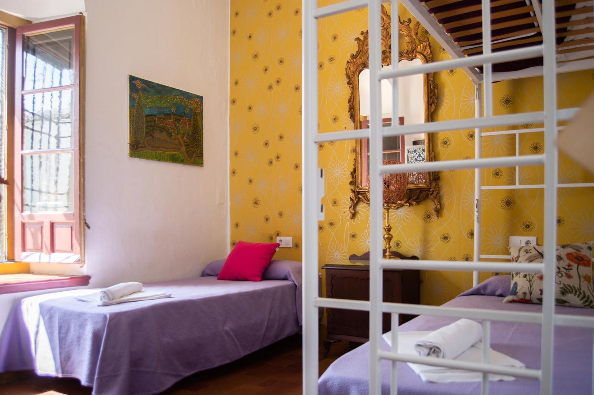 Single Bed 4-Bed Female Dormitory Room
