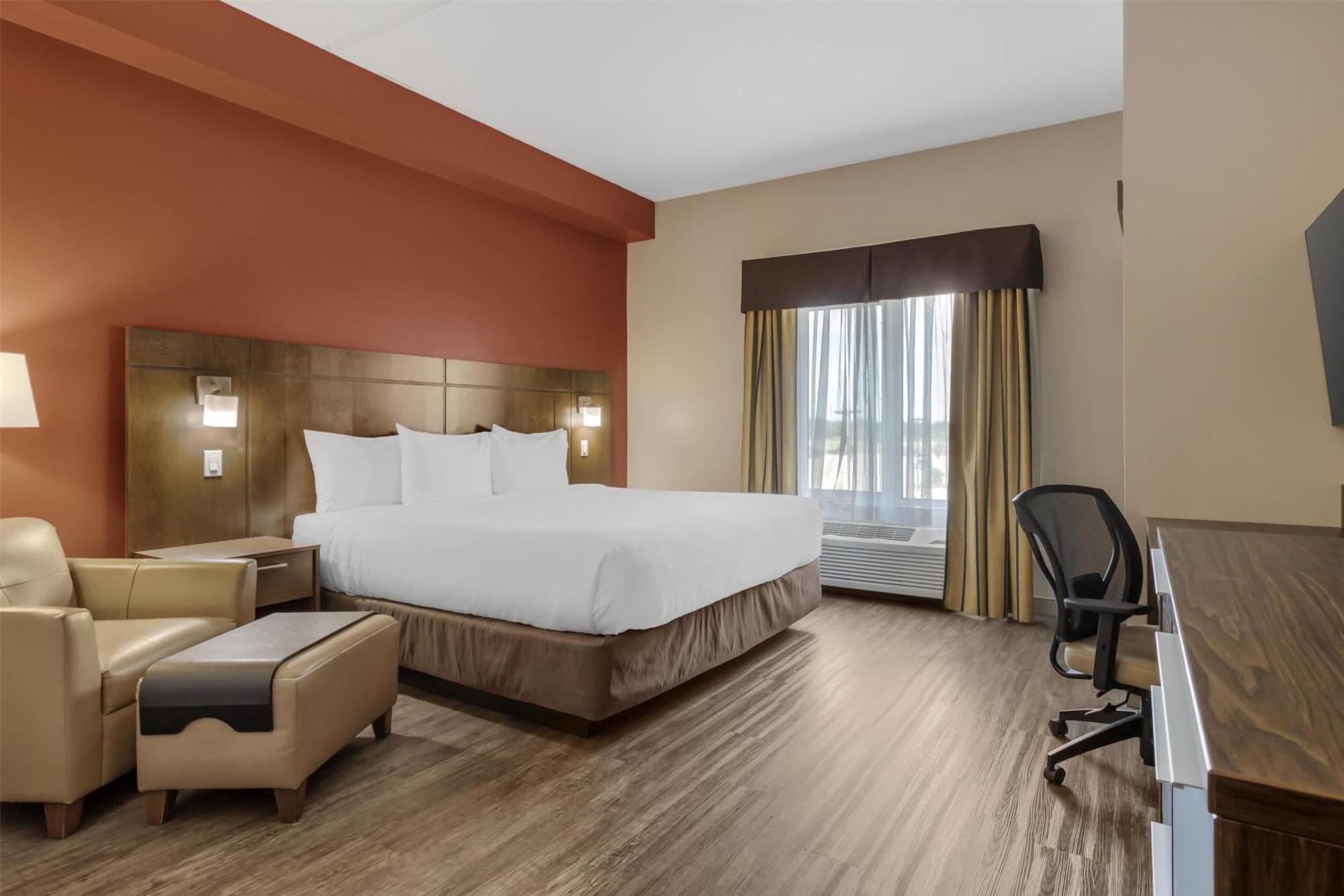 King Room - Mobility Accessible with Bathtub