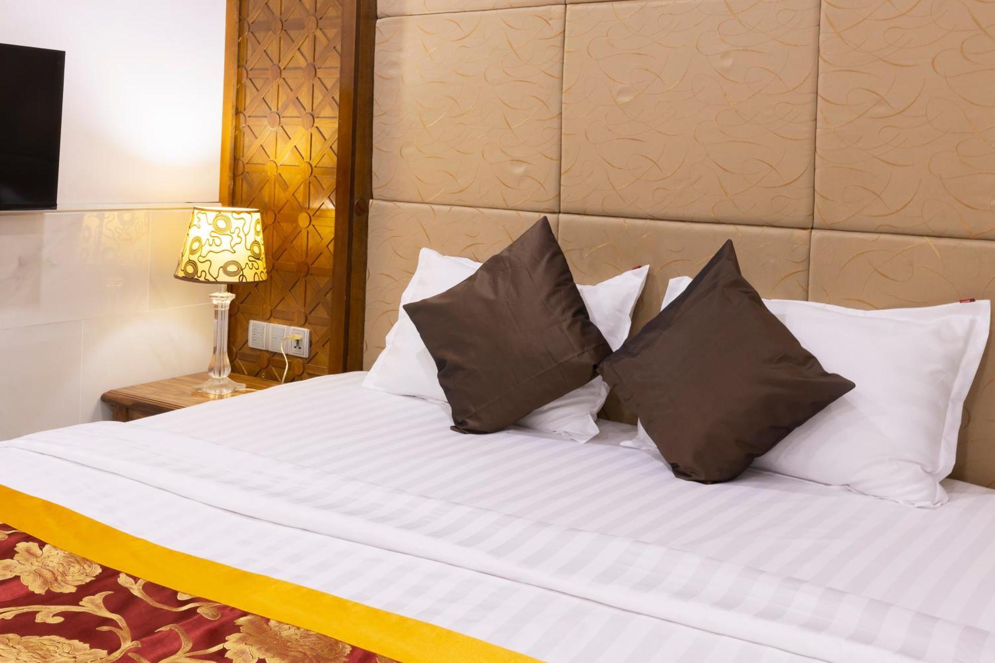 Deluxe Room,1686495194:JPEG