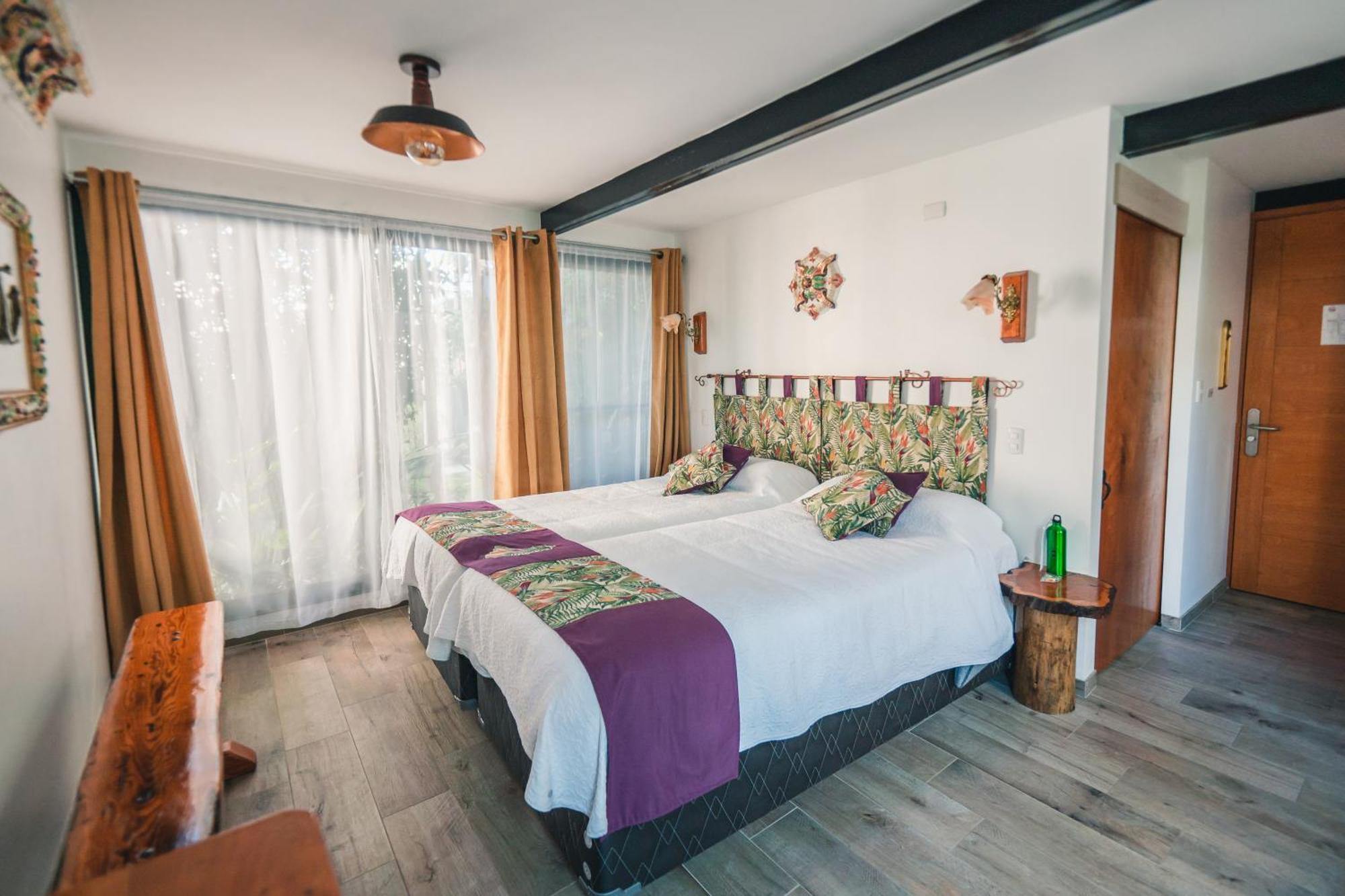 Quarto com 2 Camas de Solteiro - Acesso para Hóspedes com Mobilidade Reduzida