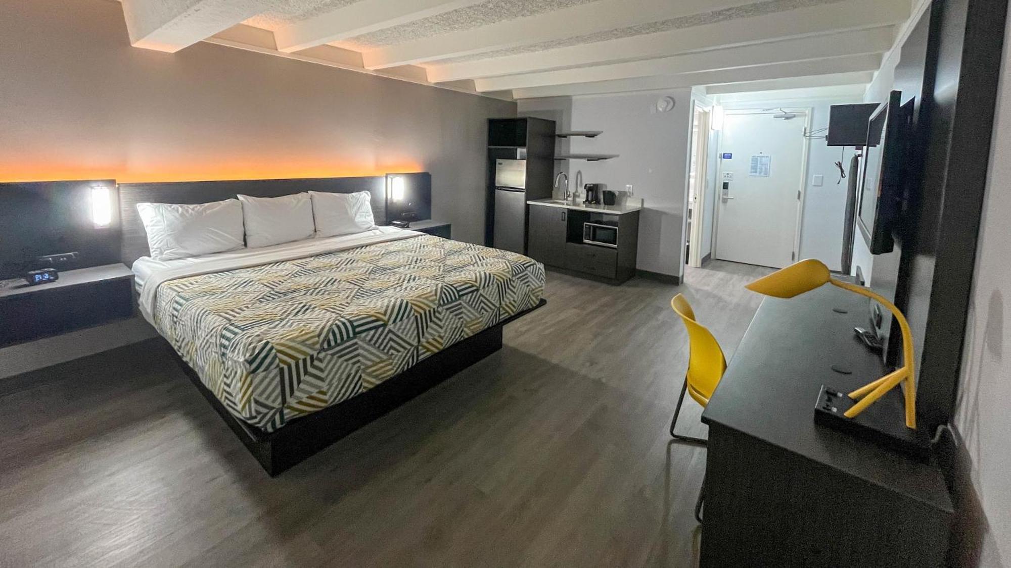 King Room - Non-Smoking