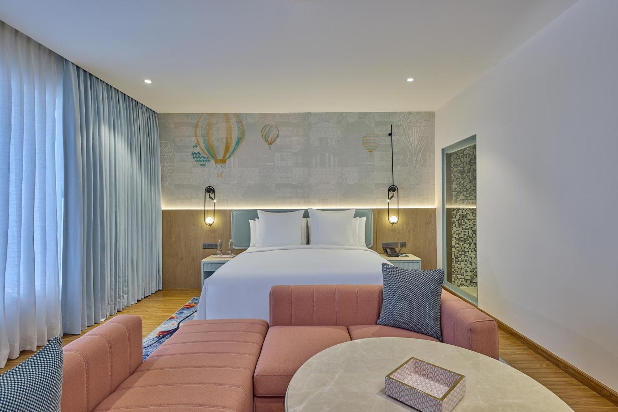 ICONIQA Lux Room - Smart Laundry Closet , Espresso Coffee Machine, Non-Alcoholic Mini Bar (15% Spa Discount)