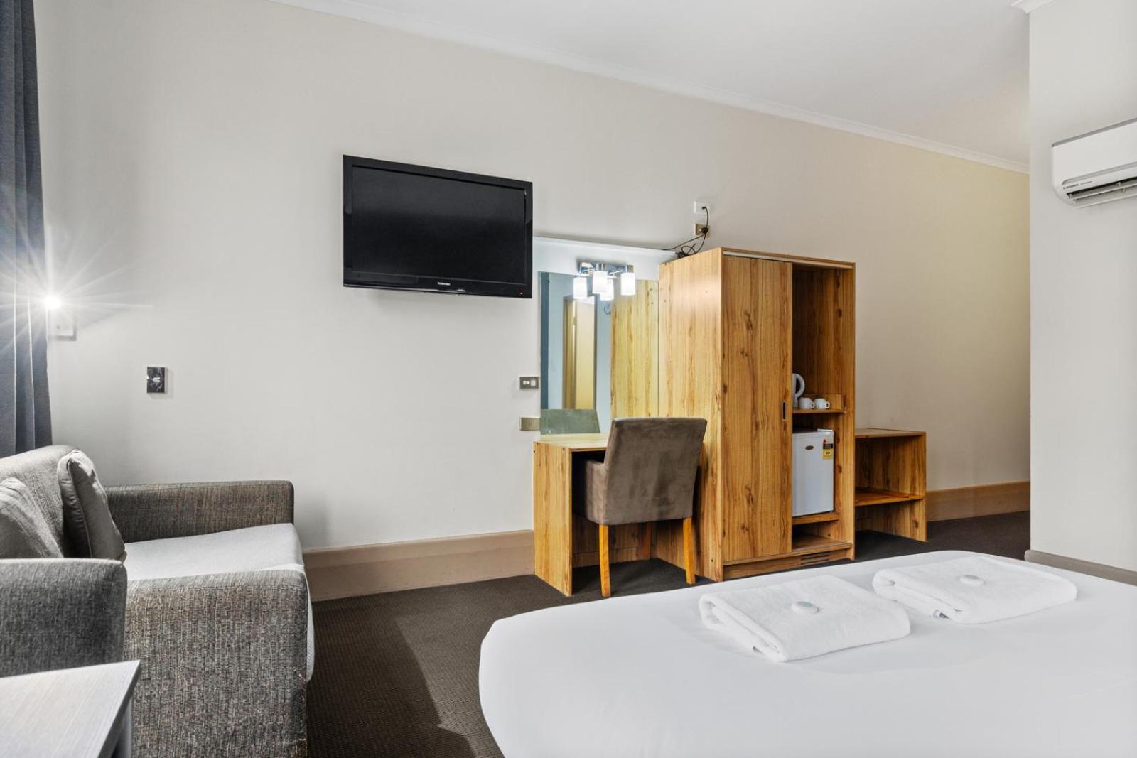 Deluxe Queen Room