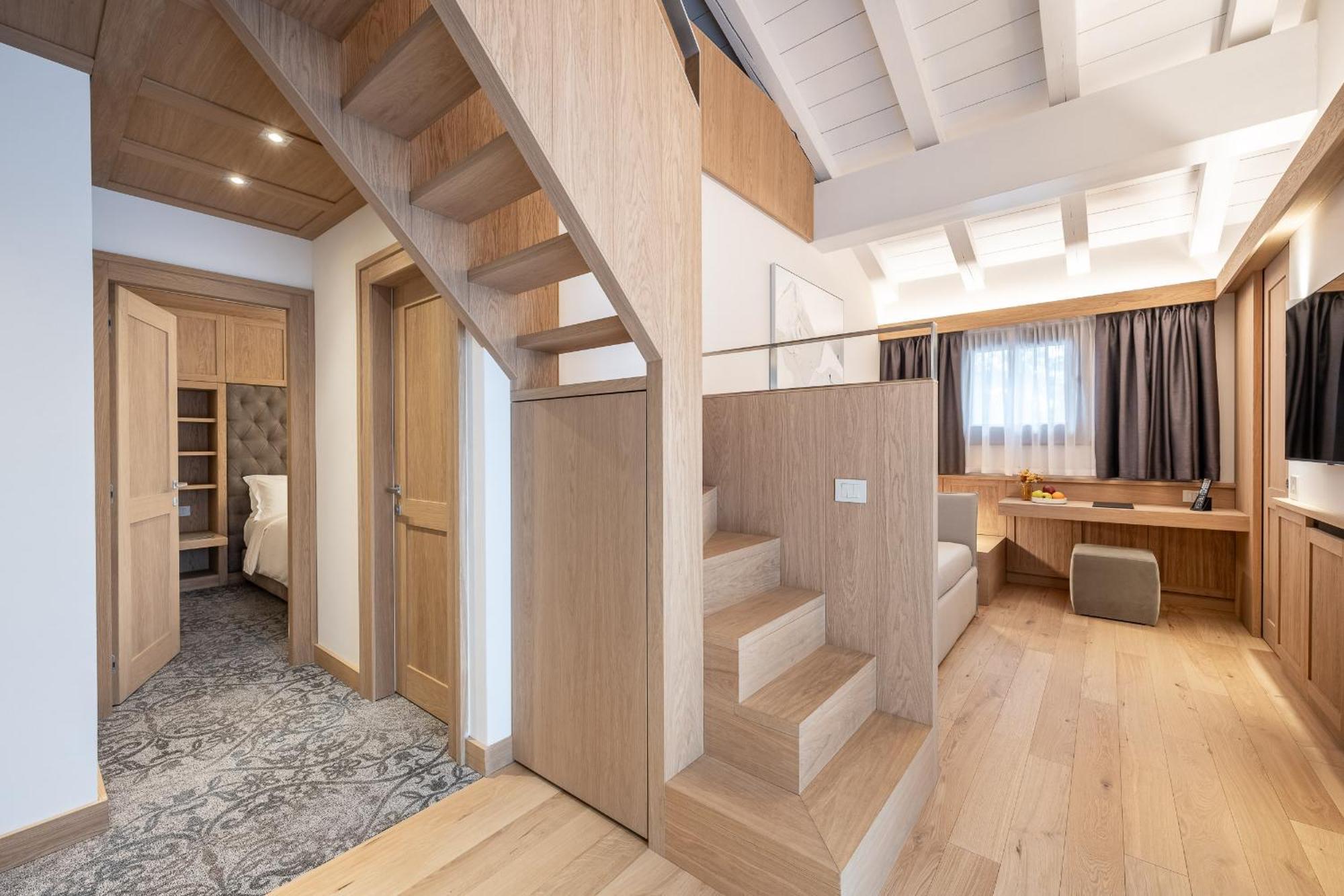 Loft Suite with Balcony - Split Level