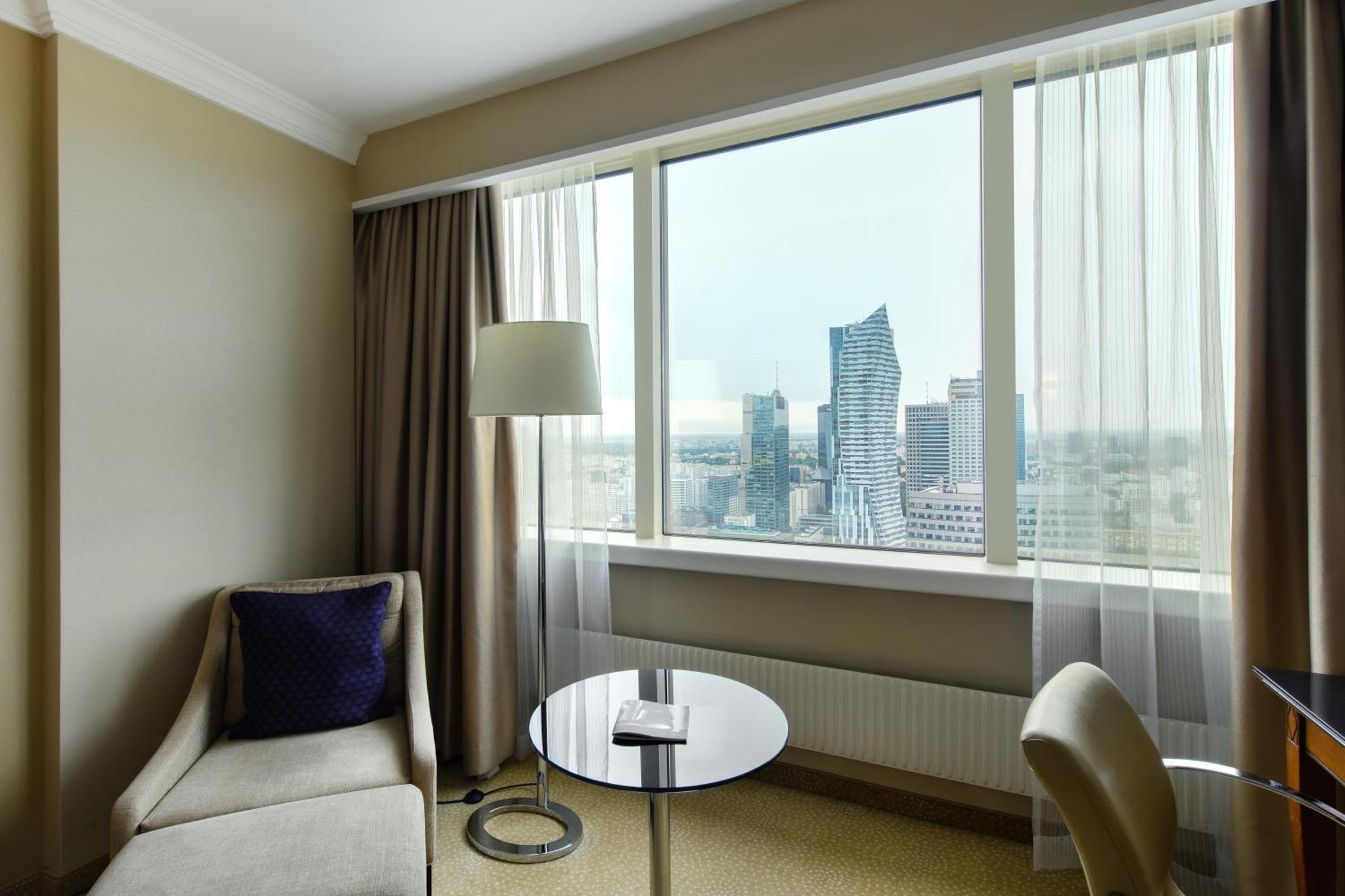 Habitación Doble Deluxe con 2 camas dobles y vistas a la ciudad - Planta superior