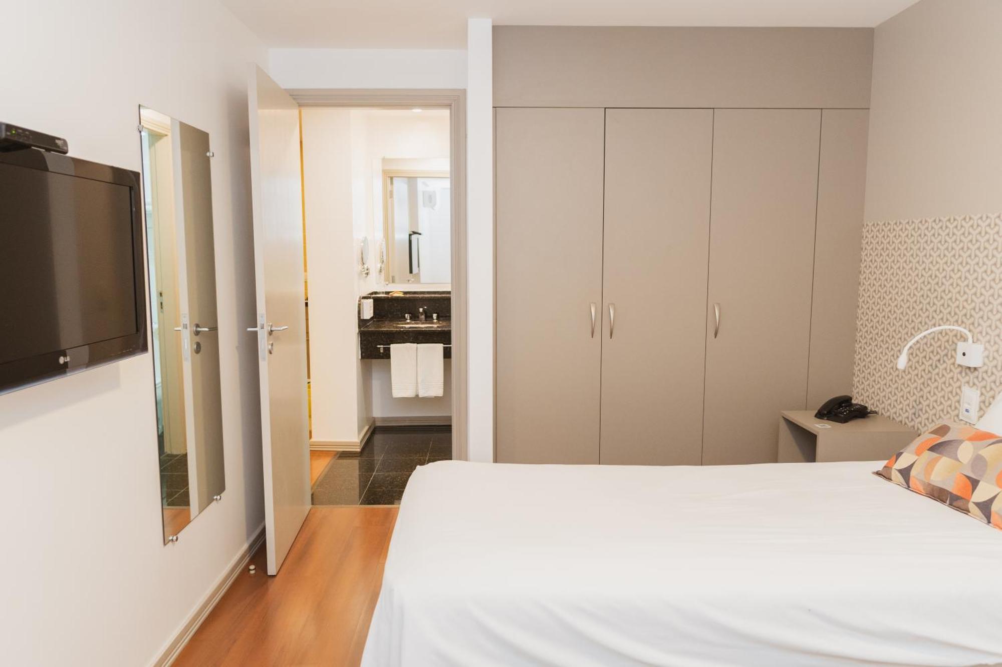 Standard Twin 2 Camas Solteiro e 1 Sofá Cama com sacada