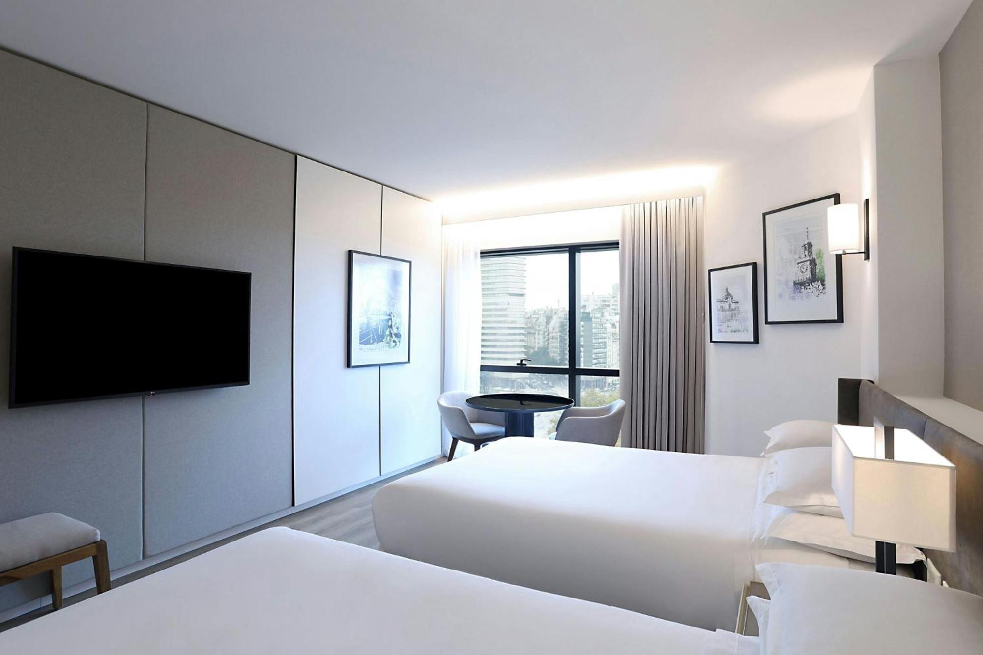 Superior Twin Room Pool Access