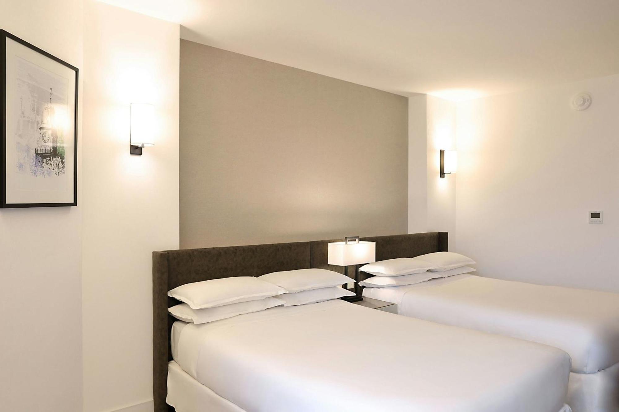 Superior Twin Room Pool Access