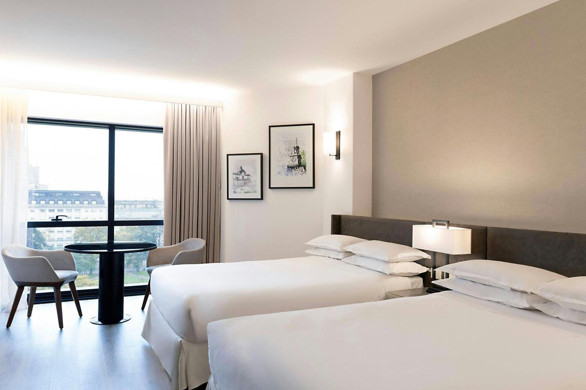 Superior Twin Room Pool Access