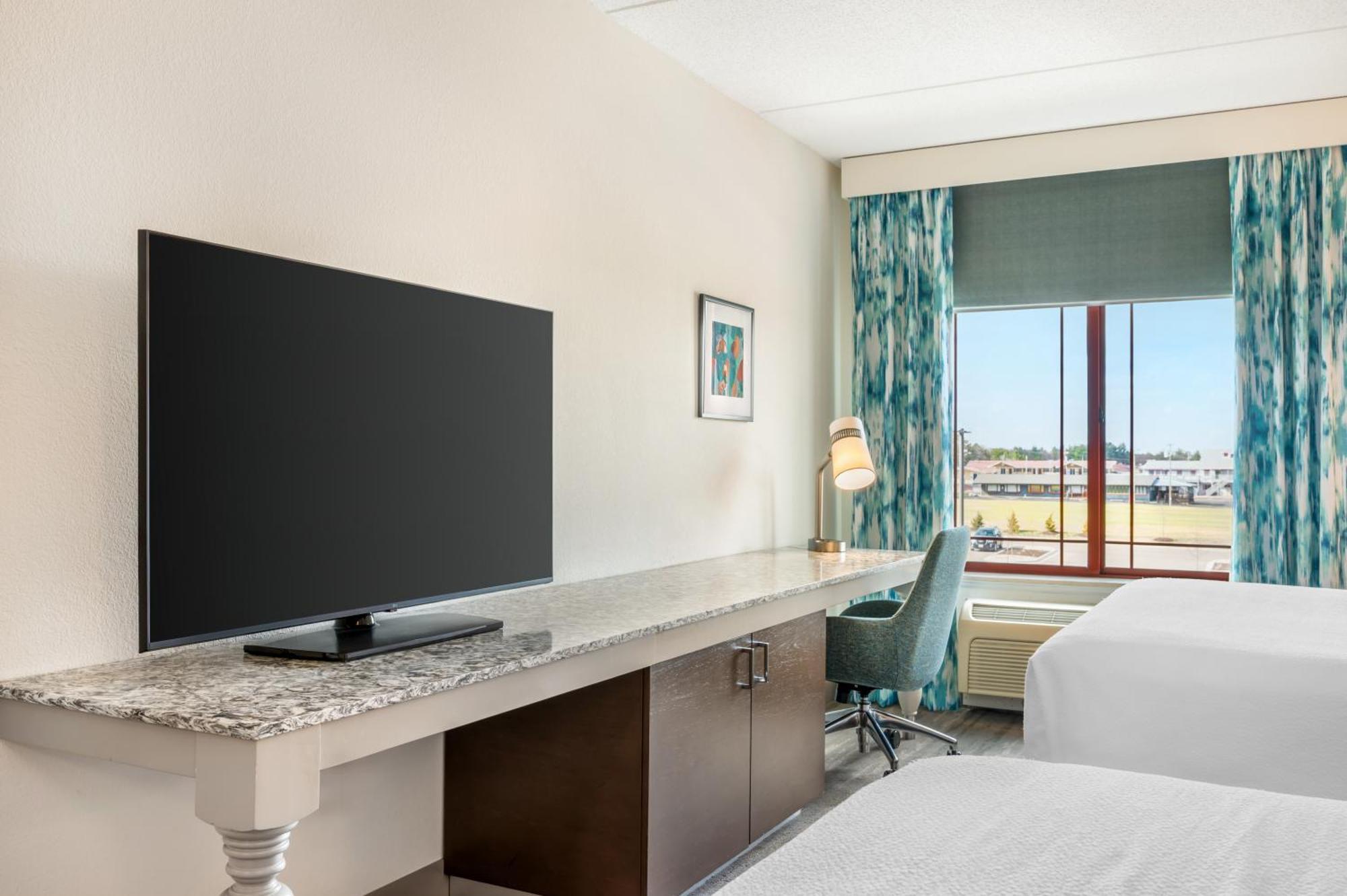 Queen Room Two Queen Beds Hearing Access