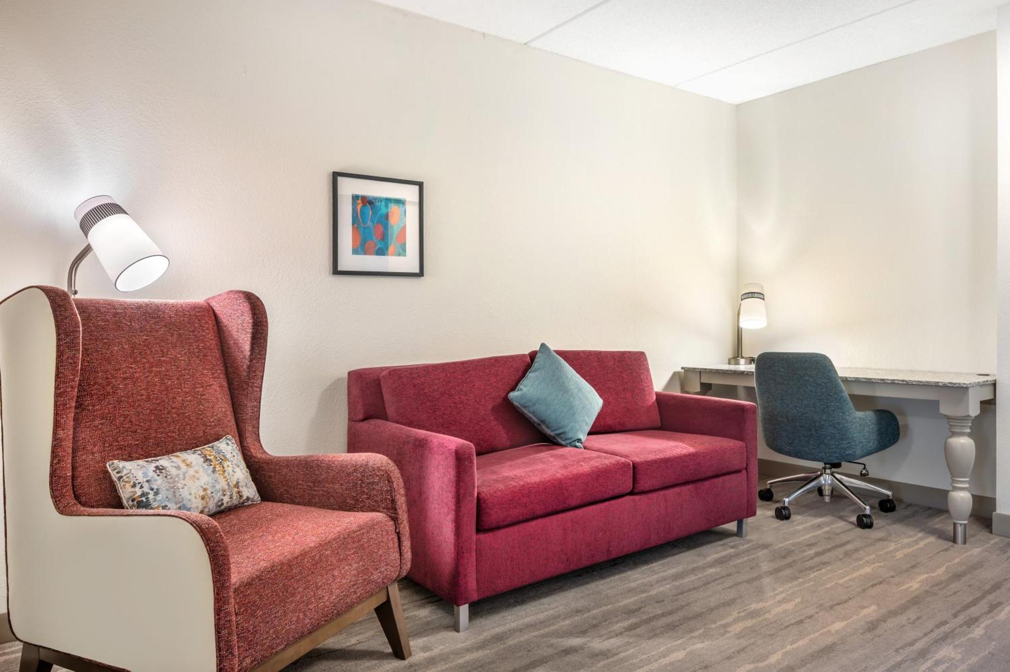 One-Bedroom King Suite Twin Sofa Bed