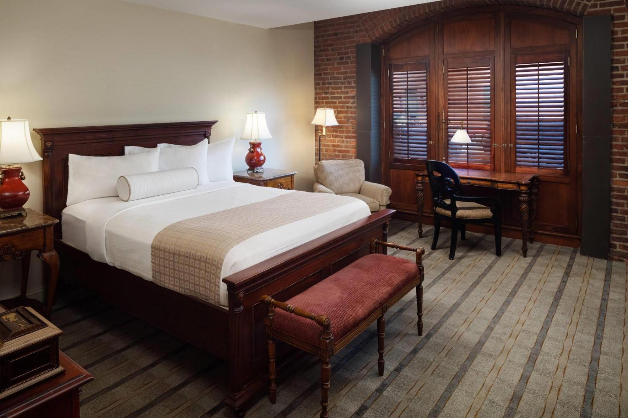 1 Queen Bed, City View