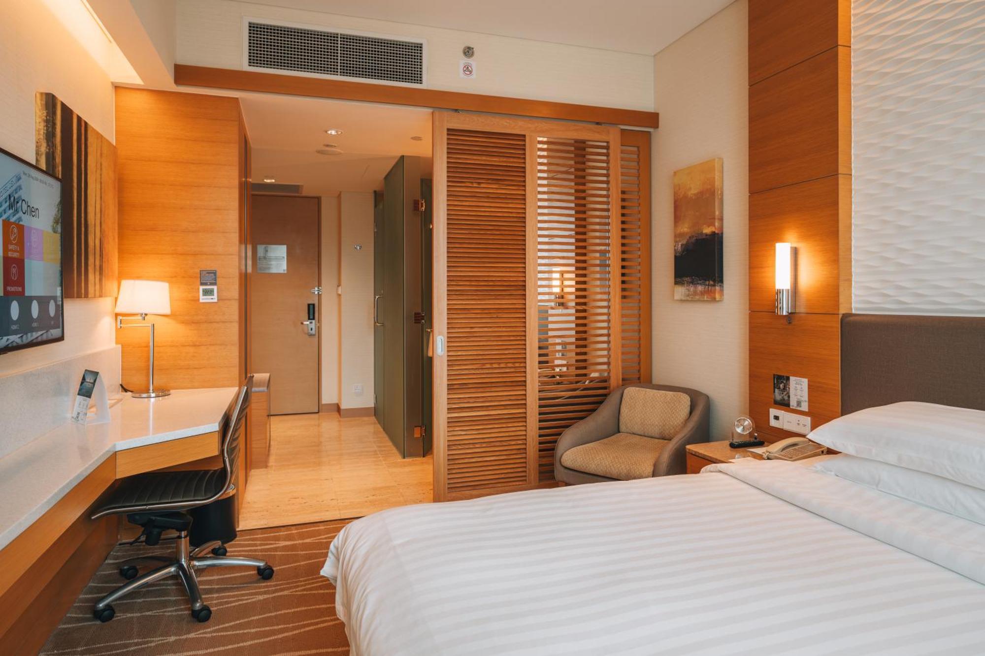 Club King Room