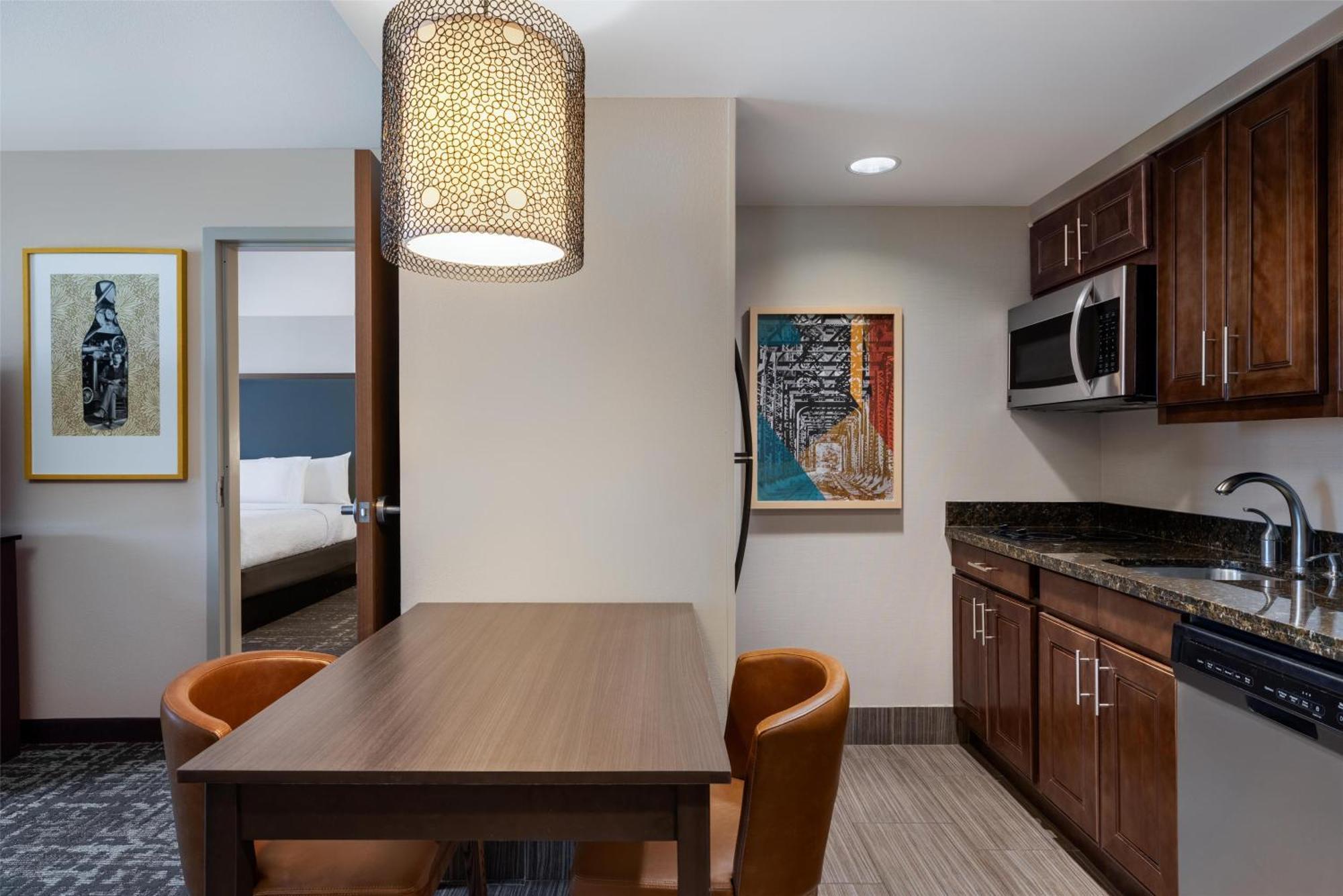 One-Bedroom King Suite - Non-Smoking