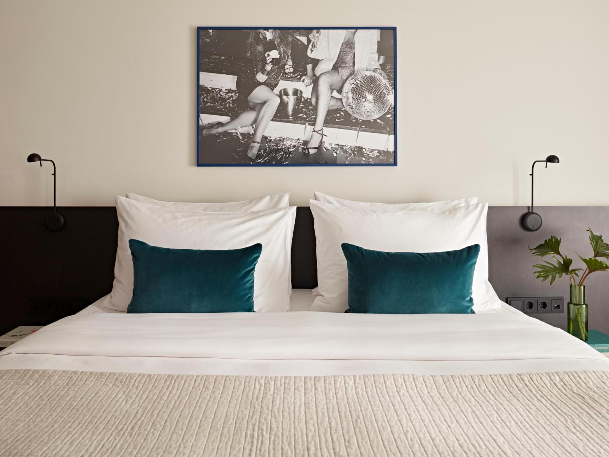 Medium Room,1687635636:JPEG