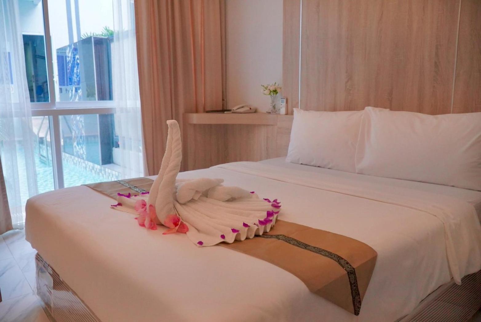 Superior Double or Twin Room with Pool View
