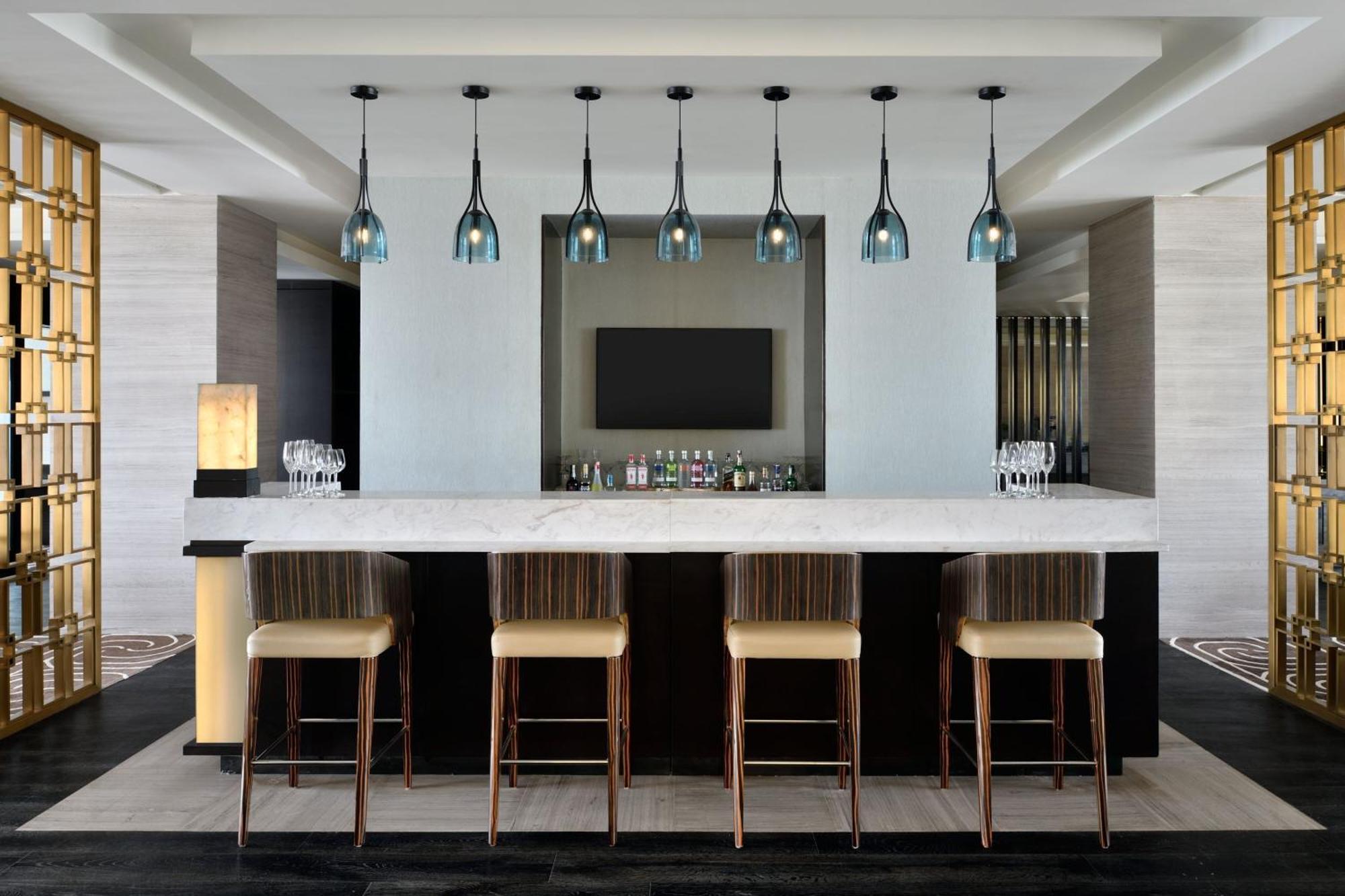 Sheraton Club King Room Ocean View Club Lounge Access spa per room F&B per room Early check Late Checkout subject to availability