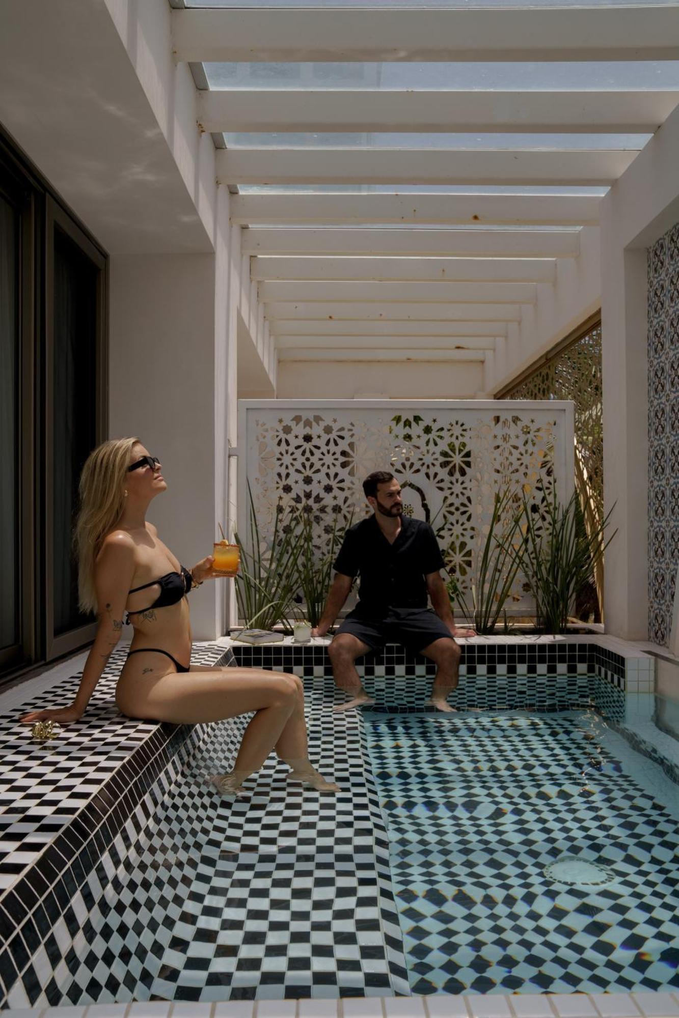The Oceanfront Signature Pool Suite