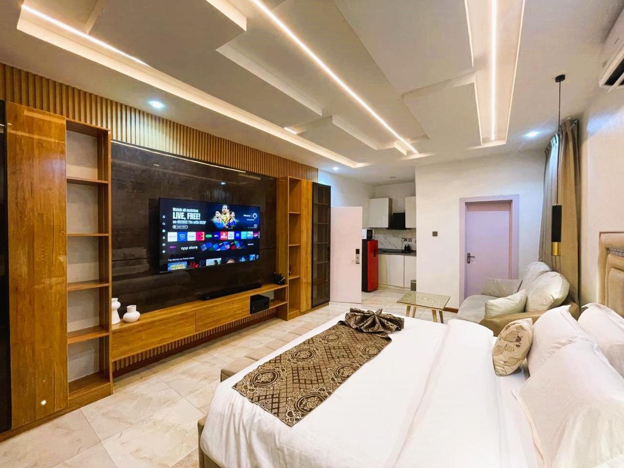 Deluxe King Studio
