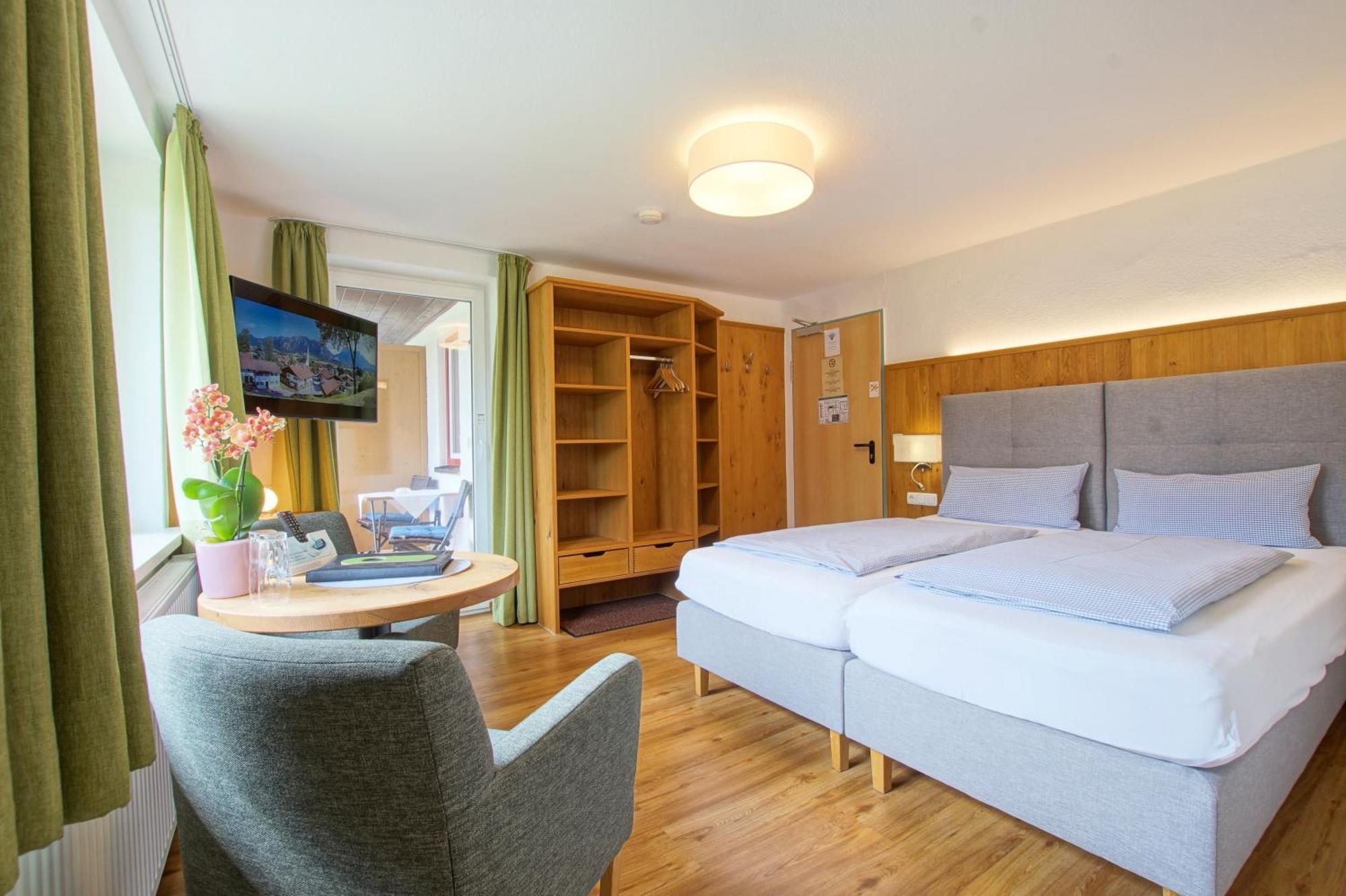 Doppelzimmer mit Balkon