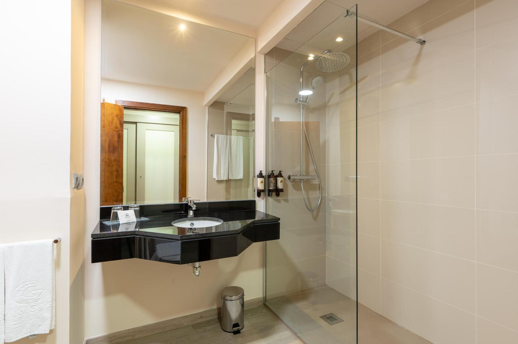 Double or Twin Room with Sea View (2 Adults + 1 Child)