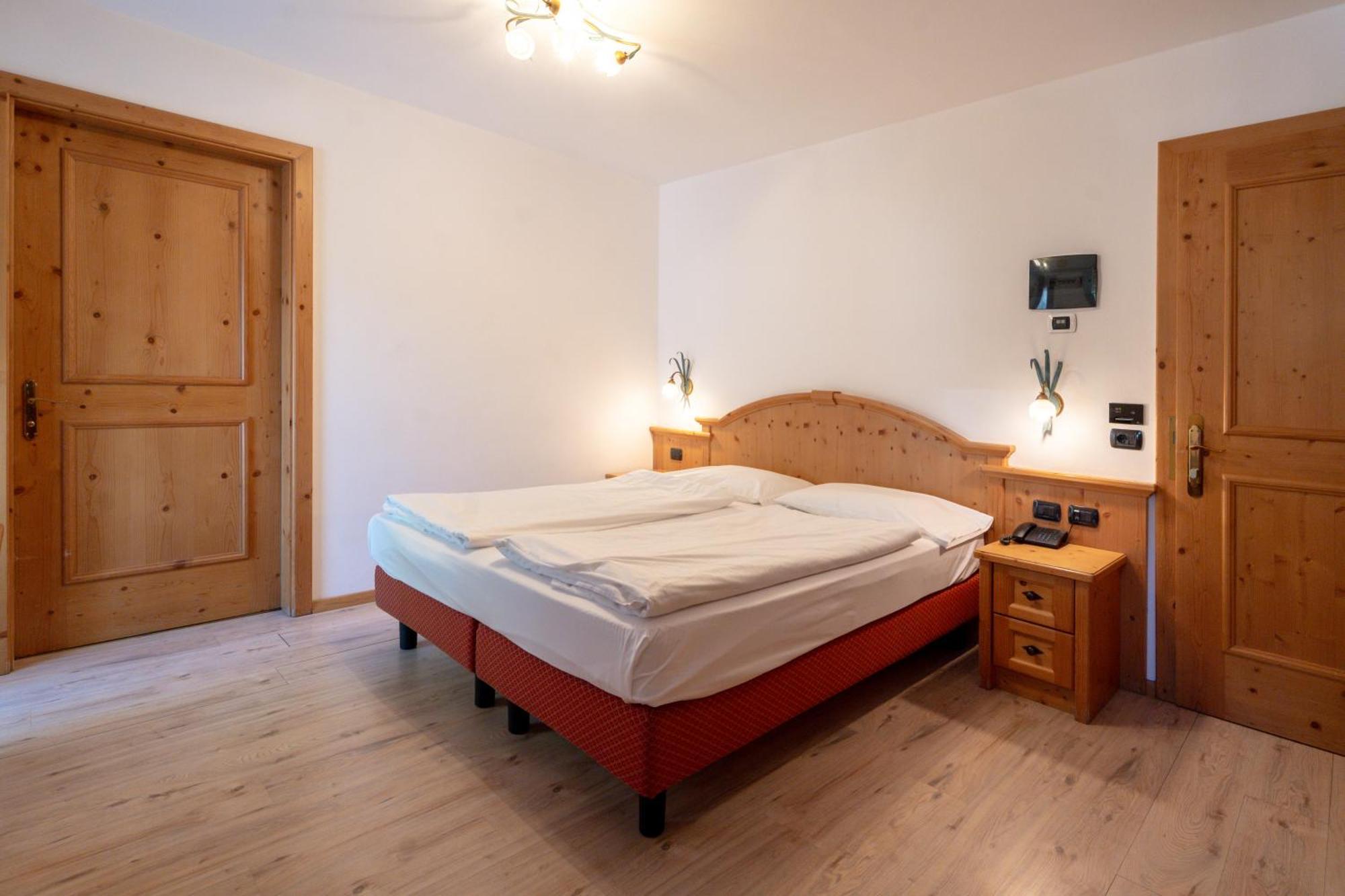 Standaard Tweepersoonskamer met 1 of 2 Bedden en Balkon