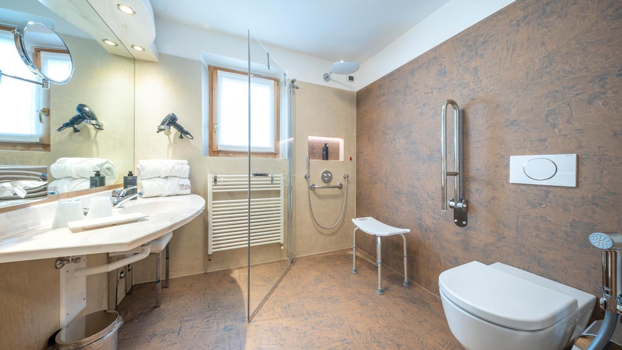 Double or Twin Room with Mountain View