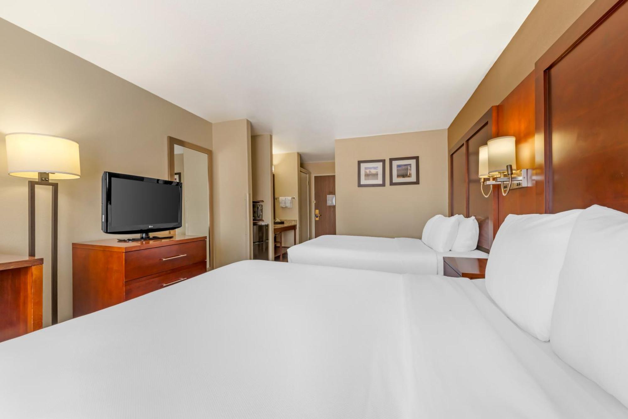 Queen Room with Two Queen Beds - Non-Smoking/Pet Friendly