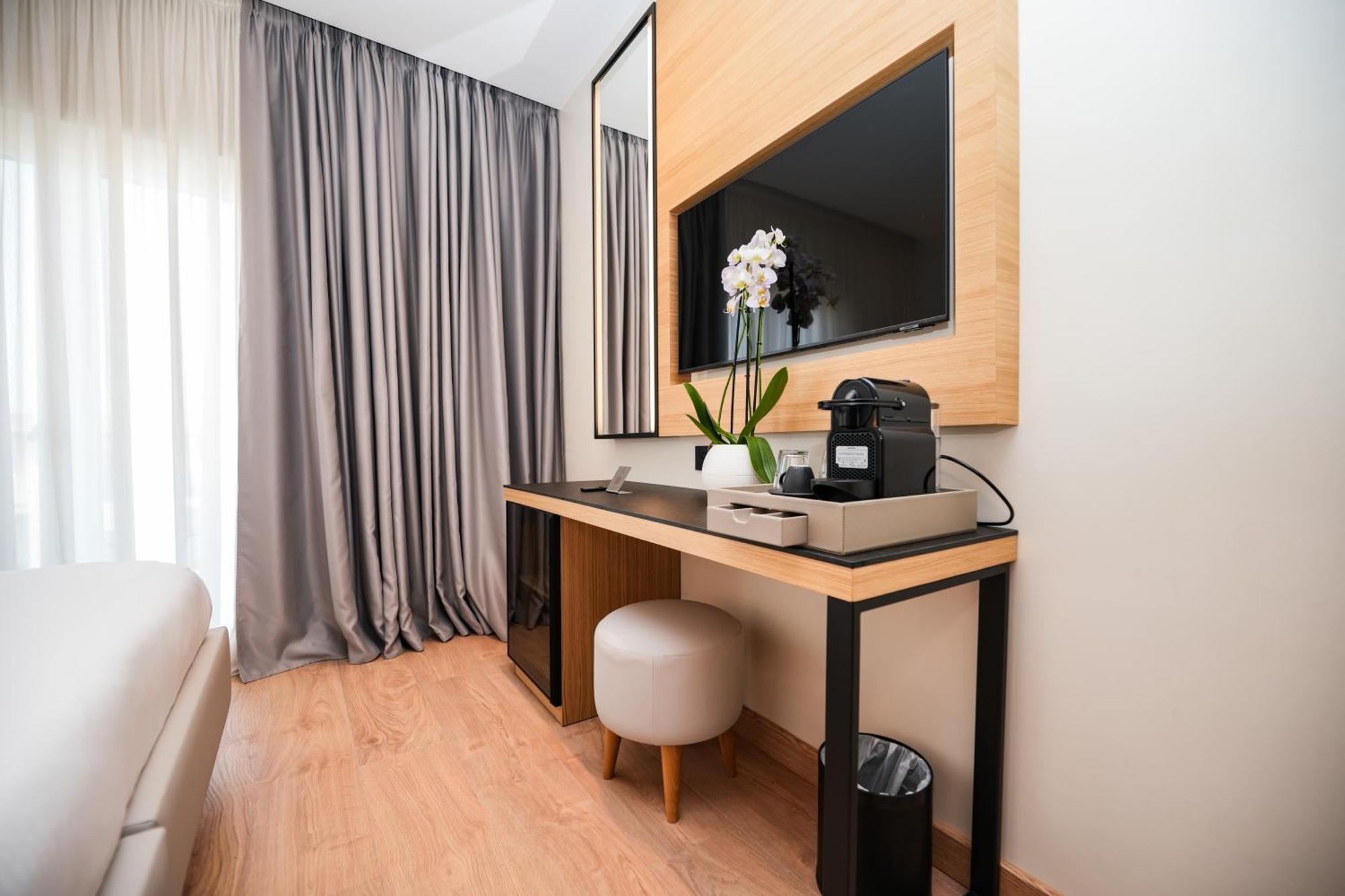 Triple Room with Balcony and Sea View