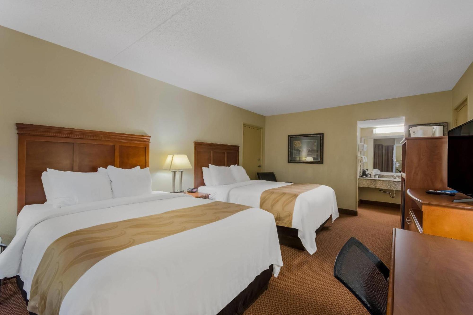 Quadruple Room with Two Queen Beds Poolside - Non Smoking