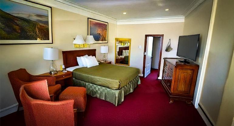 Deluxe Queen Room with Two Queen Beds - Non-Smoking