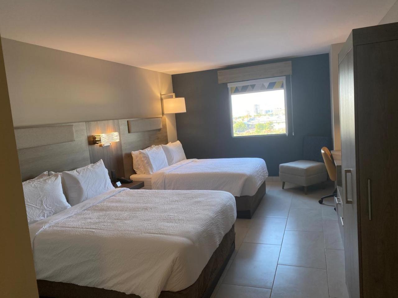 Queen Suite with Two Queen Beds and Lagoon View