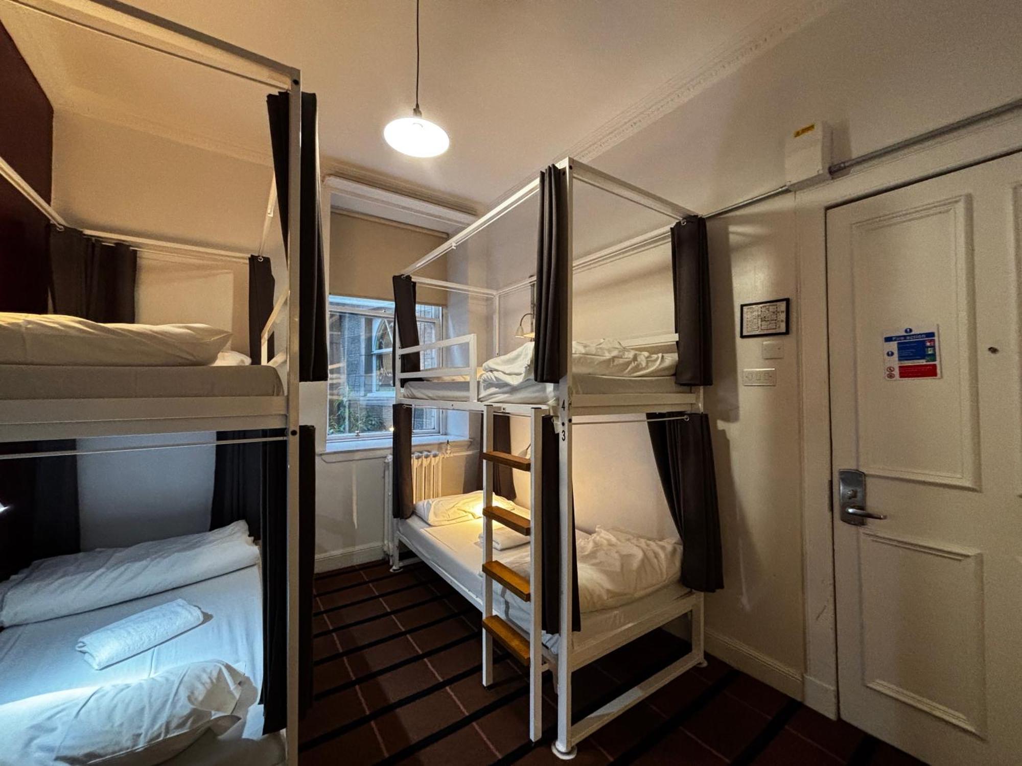 Chambre Quadruple avec Salle de Bains