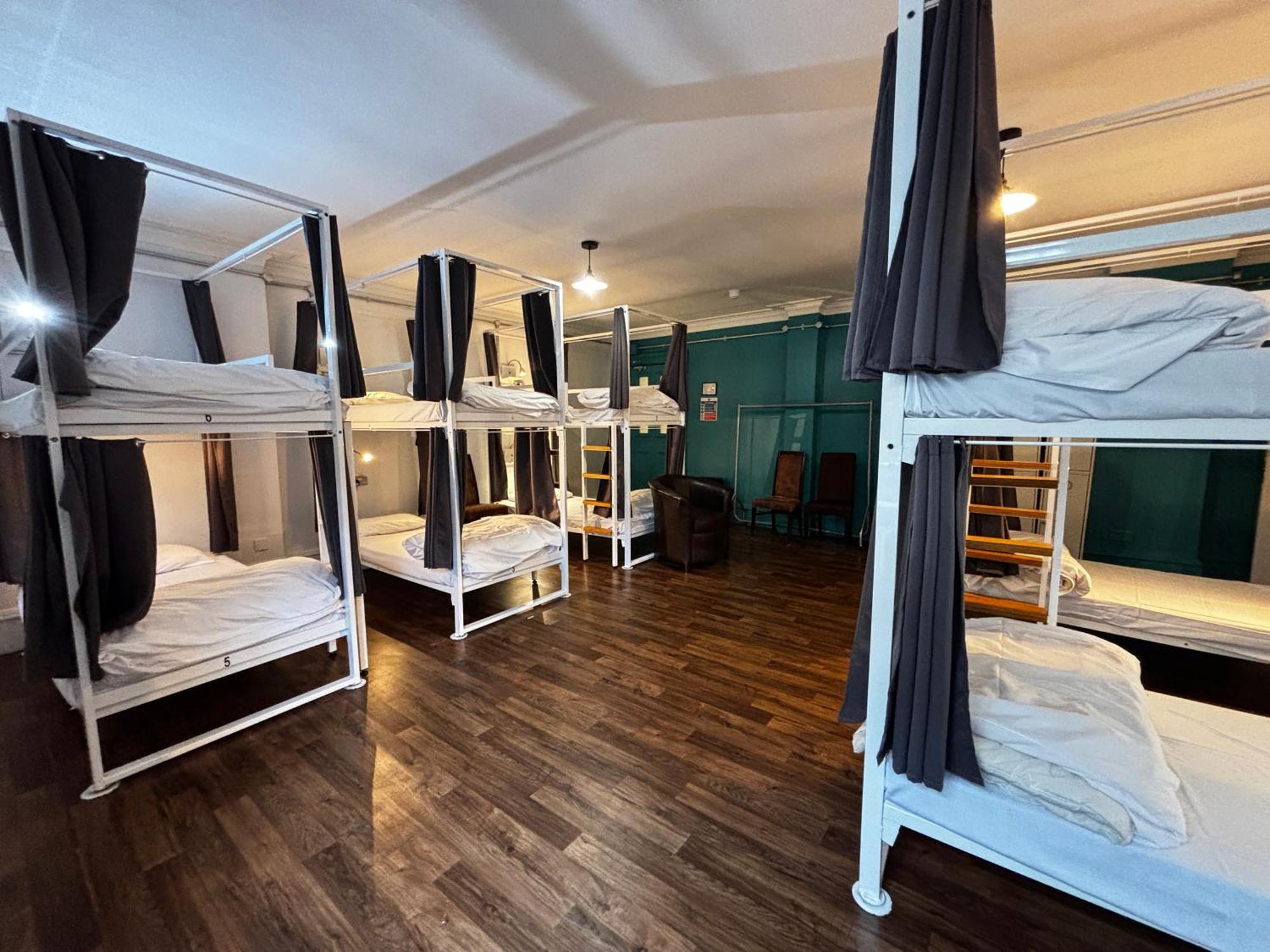 Lit dans Dortoir Mixte de 10 Lits avec Salle de Bains Privative