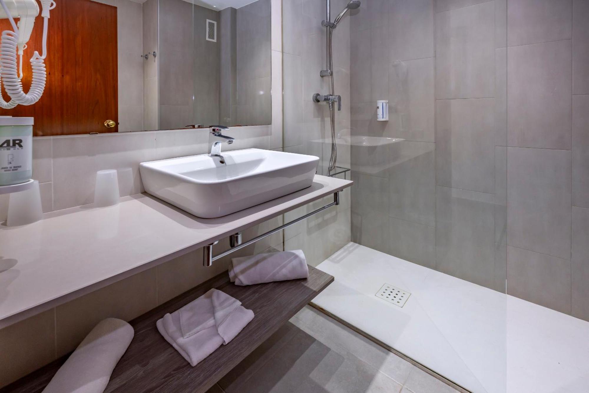 Chambre Double Standard sans Balcon (2 Adultes)