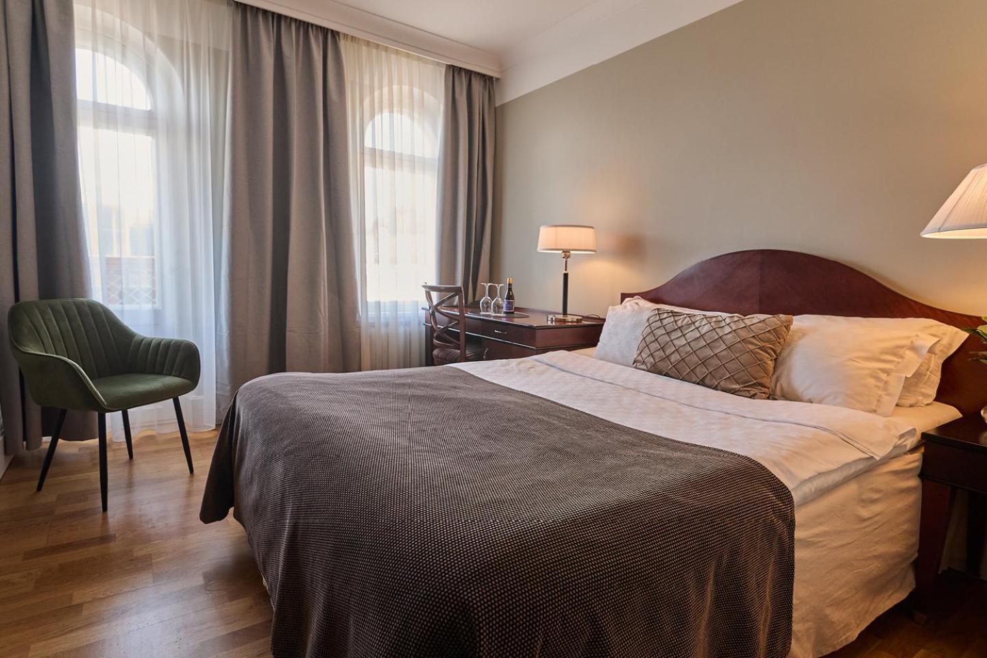 Small Double Room,1689824636:JPEG