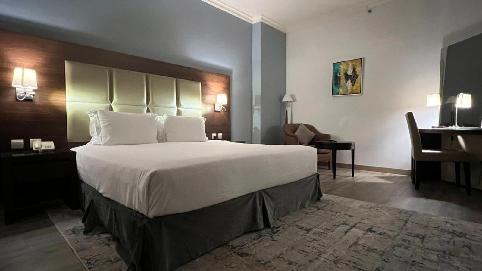 Executive King Room with Livingroom