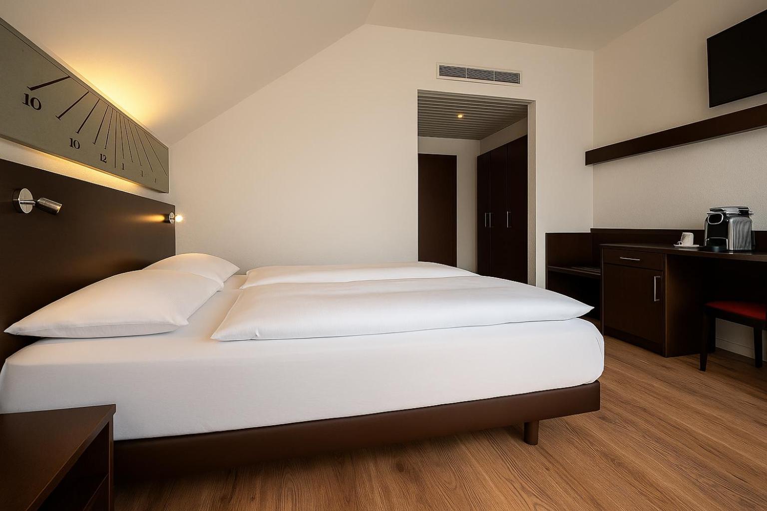 Queen Double Room