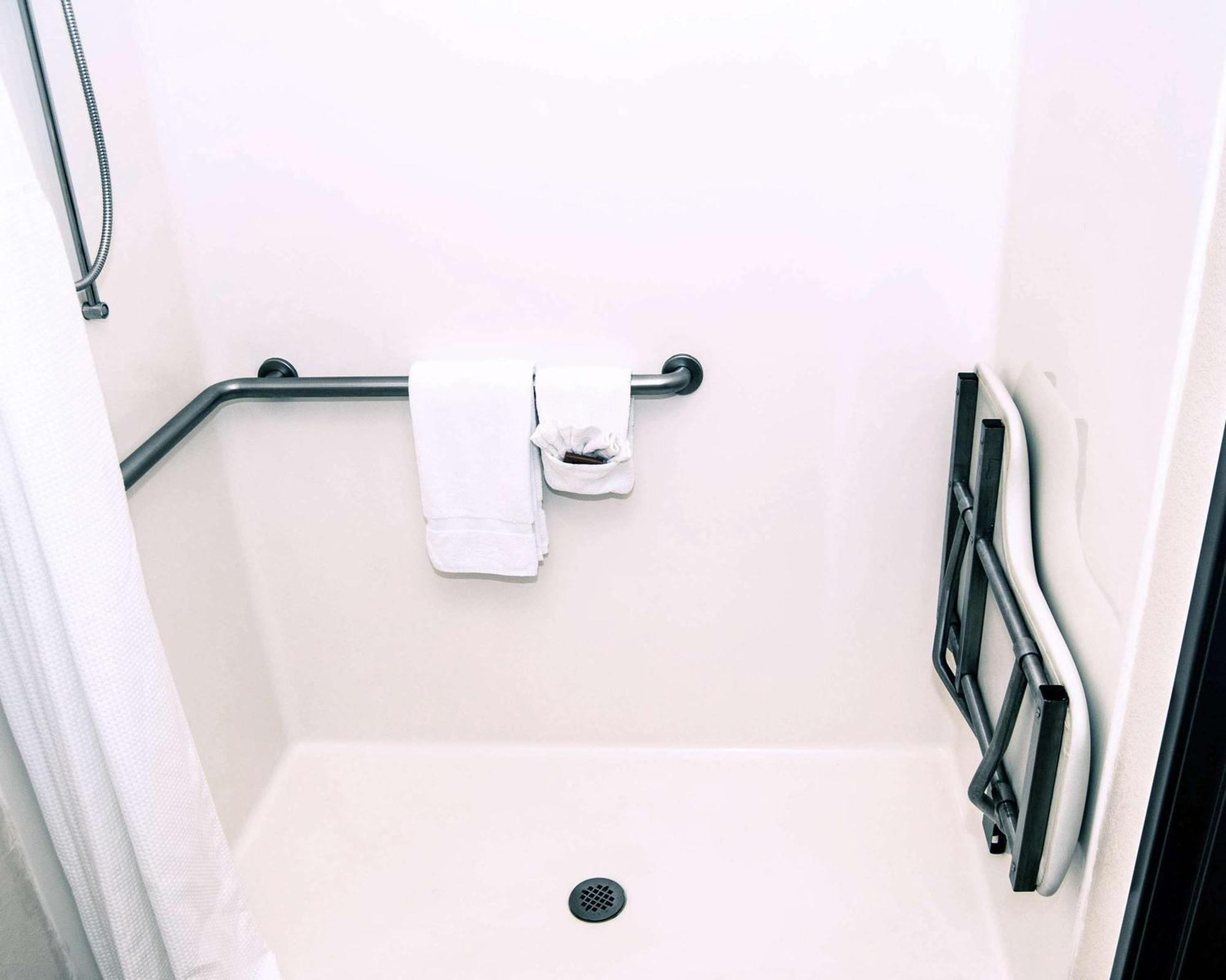 Queen Room with Two Queen Beds and Roll-In Shower - Disability Access/Non-Smoking