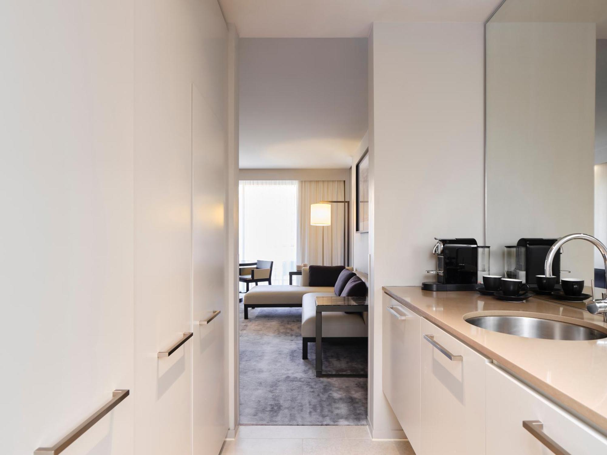 Deluxe King Suite