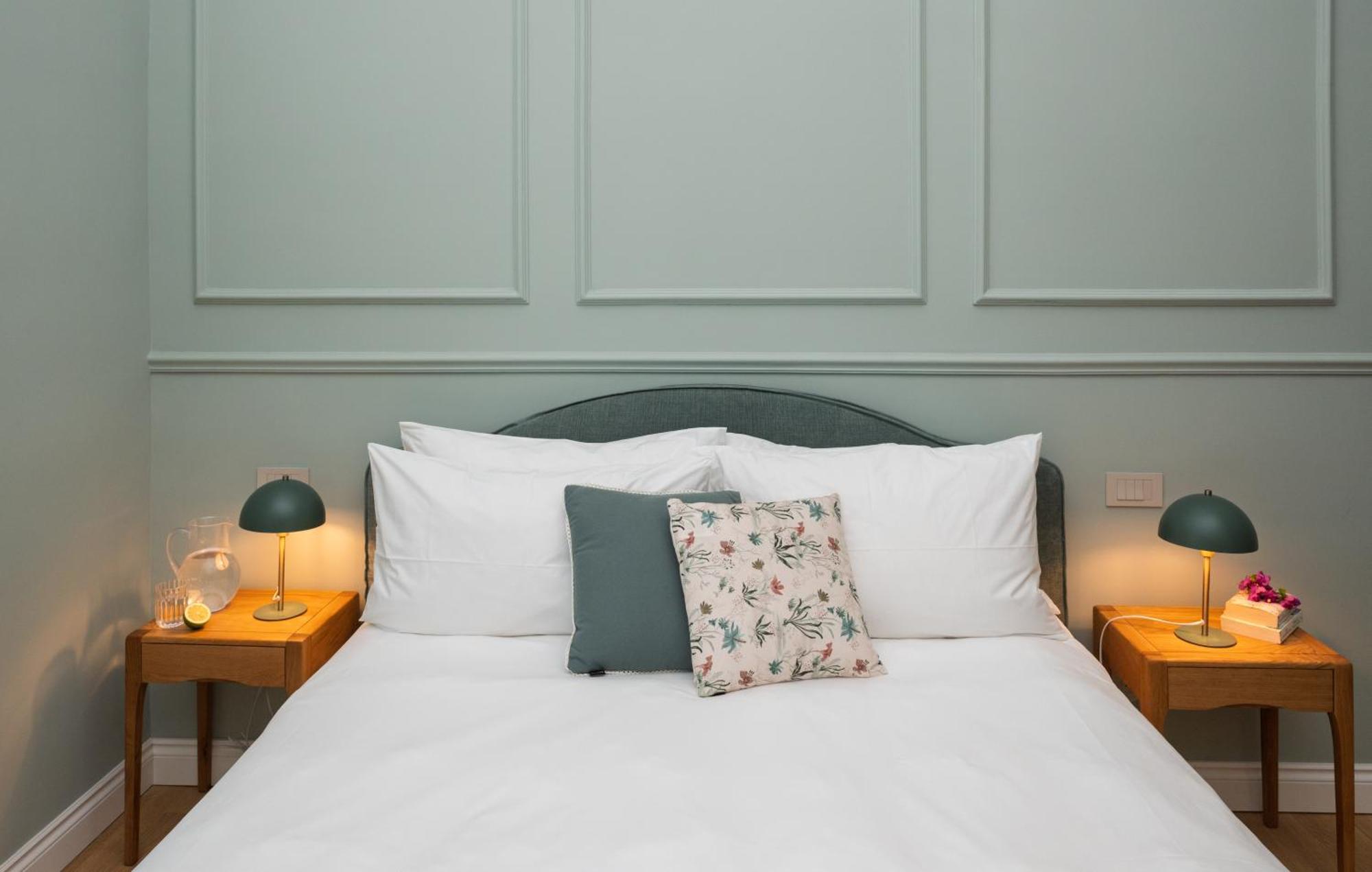 Deluxe Double Room with Side Sea View,1689867559:JPEG