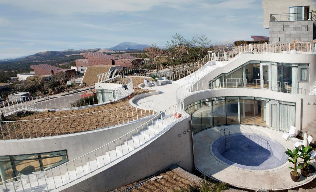 Dominique Perrault (Warm pool) - 96 Type (4 Rooms)