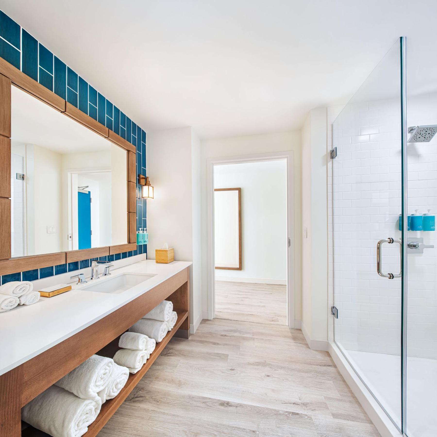 Queen Suite with Sea View