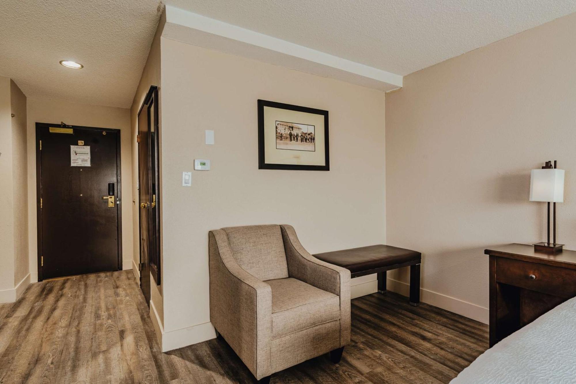 King Room with Bath Tub - Disability Access/Non-Smoking
