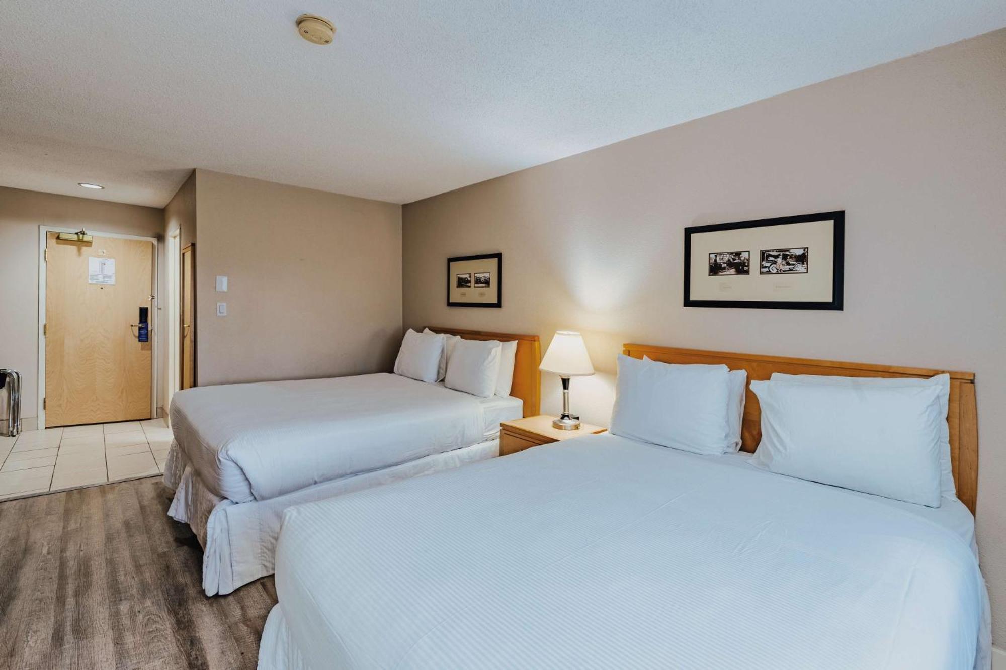 Queen Suite with Two Queen Beds and Kitchenette - Non-Smoking