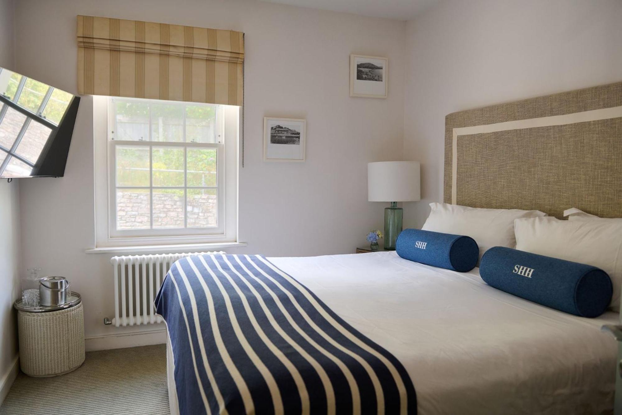 Small Double Room,1690940251:JPEG