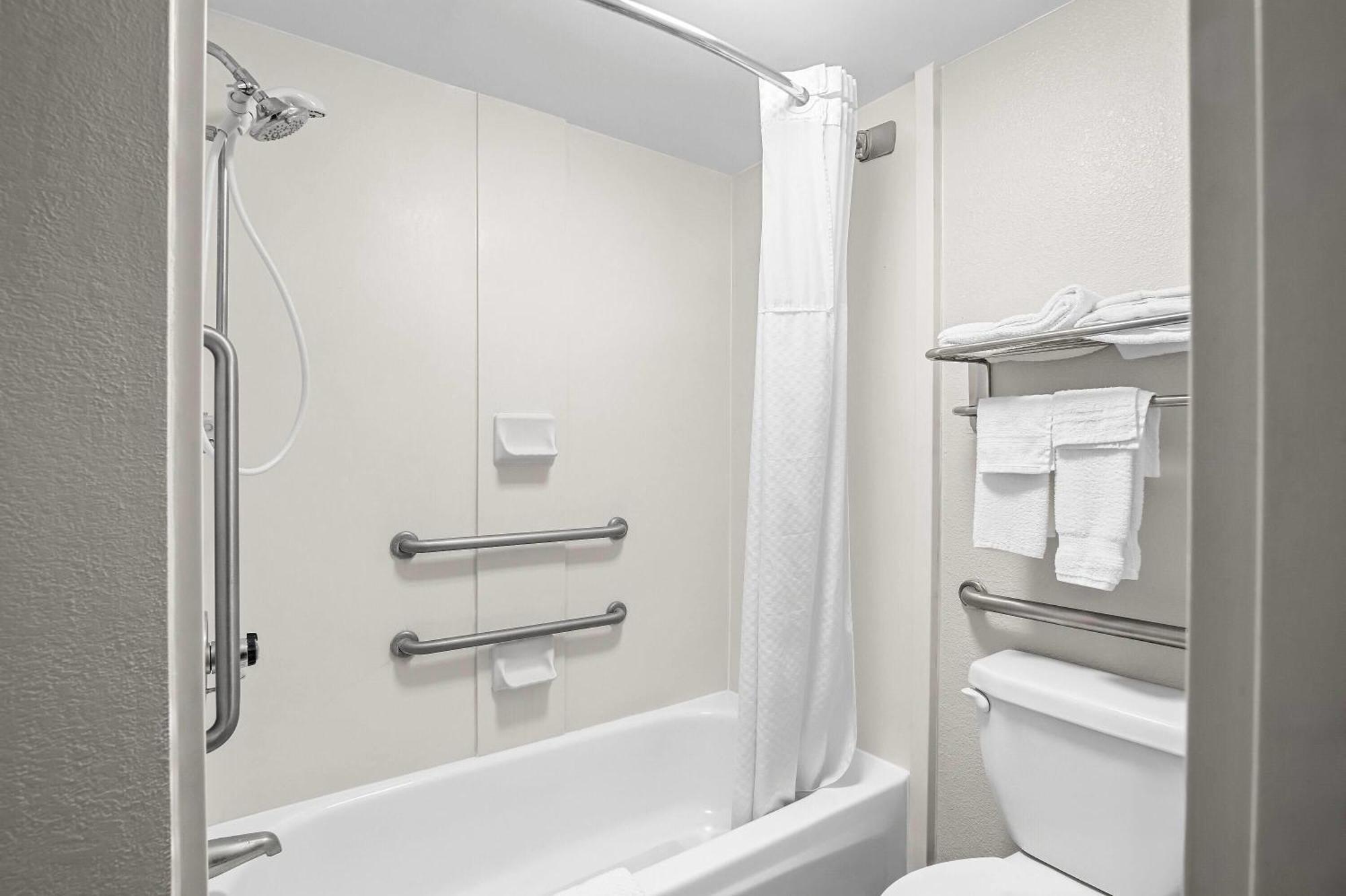 King Room - Disability Access/Non-Smoking