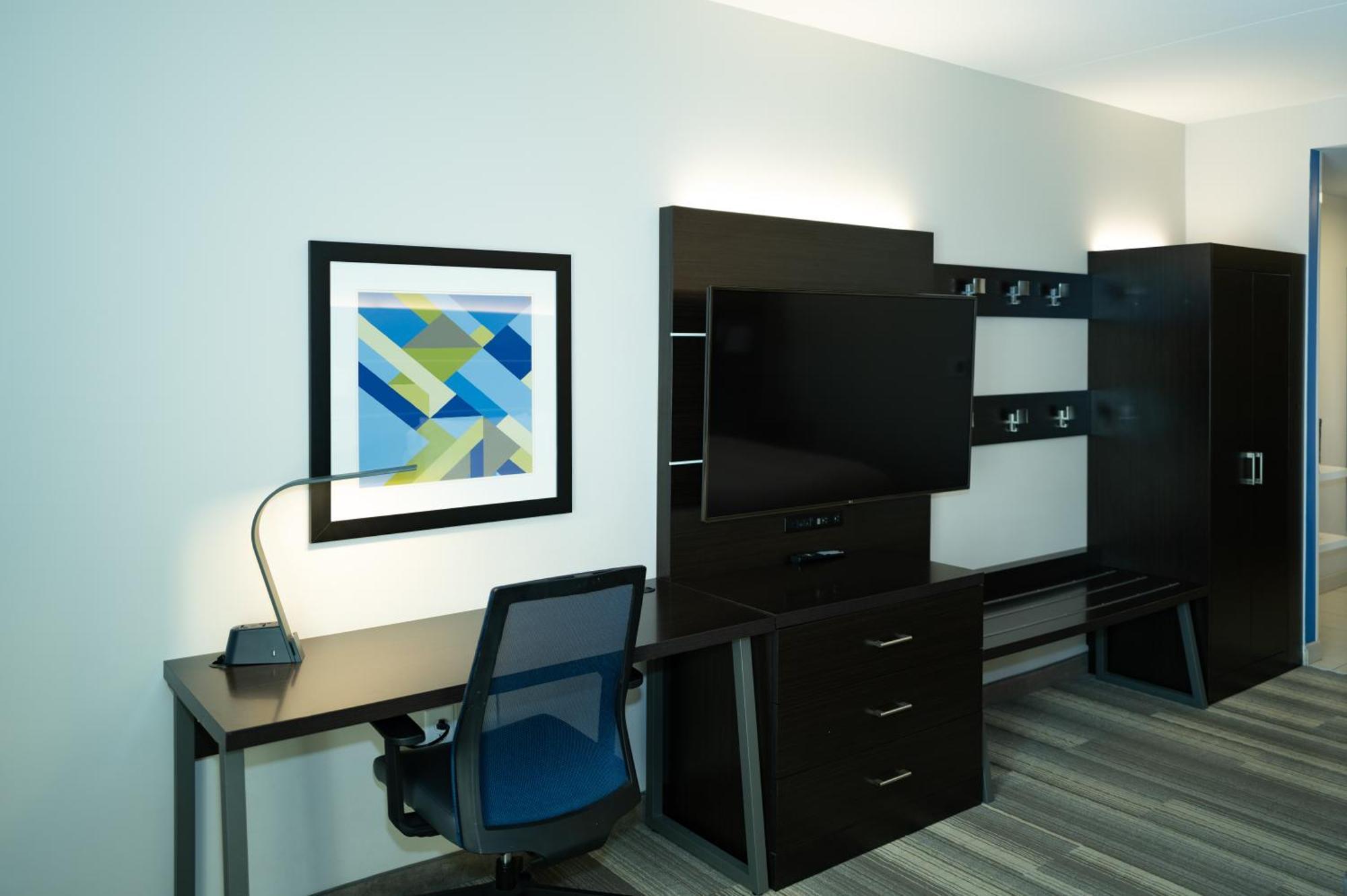 Standard King Room with Mobility Accessible Tub