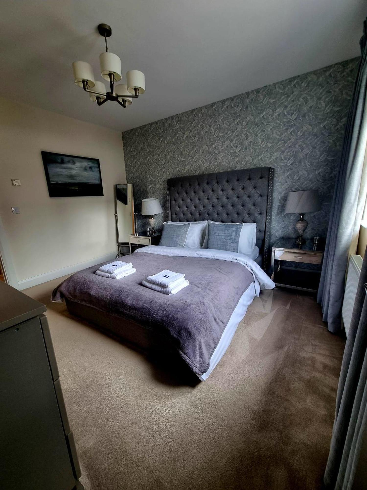 Queen Room with Garden View