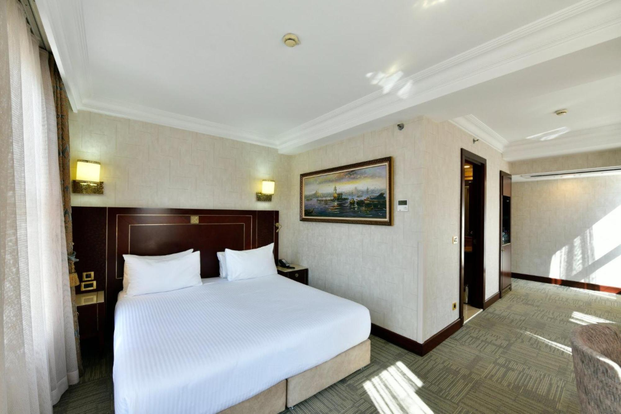 Premium King Room Lounge Access Smoking